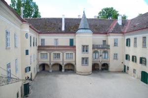 Schlosshof Schloss Sierndorf